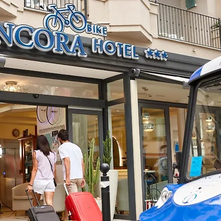 Ancora & מלון 3*