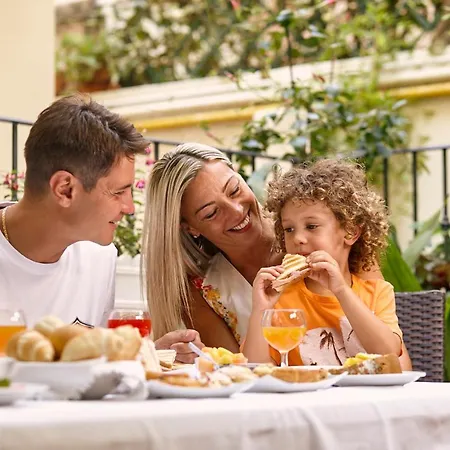 ホテル Ancora & カットーリカ