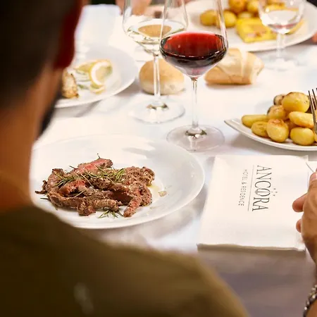 Ancora & מלון קאטוליקה