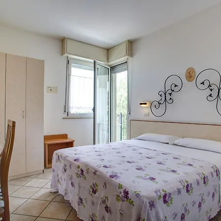 Hotel Ancora & 3*